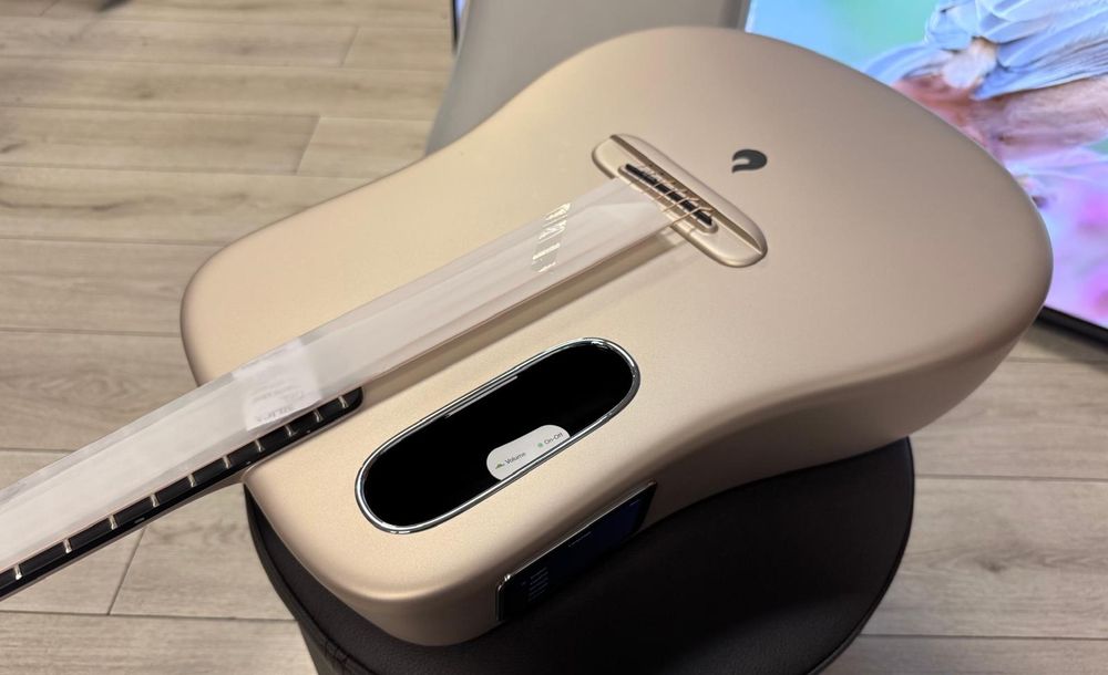 Amanet F28 : Chitară electro-acustică  Lava ME 4  Carbon 38" Airflow Bag NOU