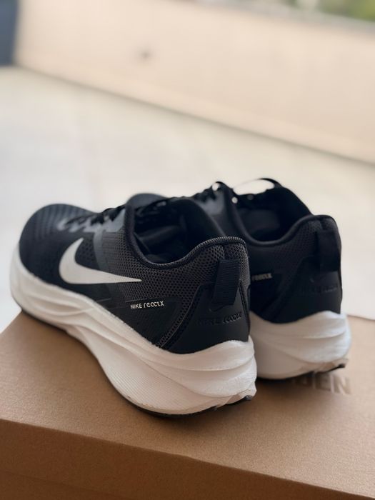 Продавам нови Nike React