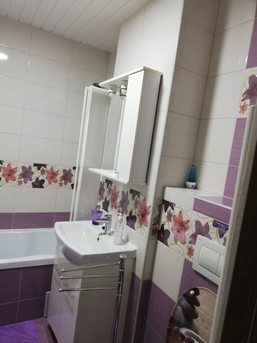 Inchiriez apartament 2 camere Sighisoara utilat si mobilat ,str garoafelor disponibil din data 5-10 su se accepta animale de companie ap 8