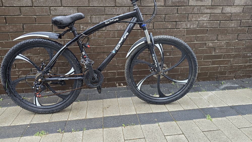 Велосипед BMW в хорошем состоянии