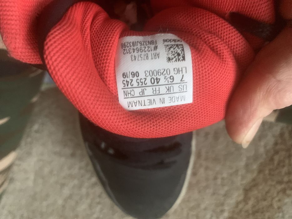 Дамски спортни обувки