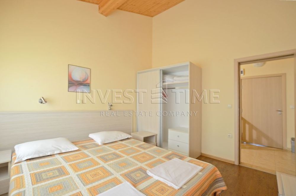 Голям тристаен апартамент в центъра на с. Кранево