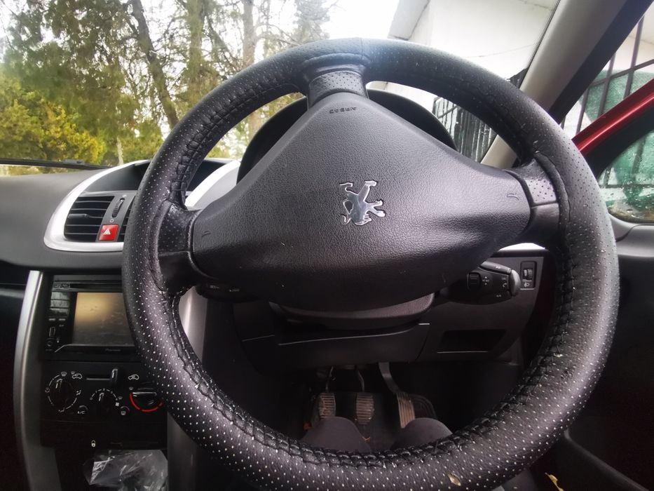 Пежо 207 1.4 бензин