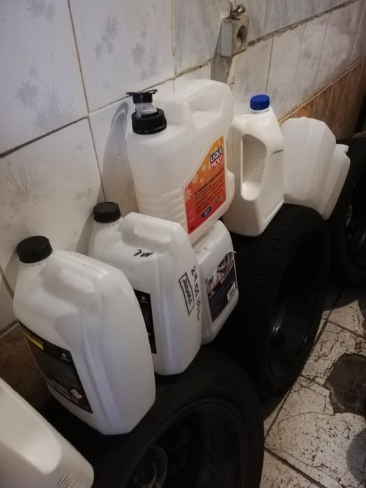 Продам канистры 20л 5л