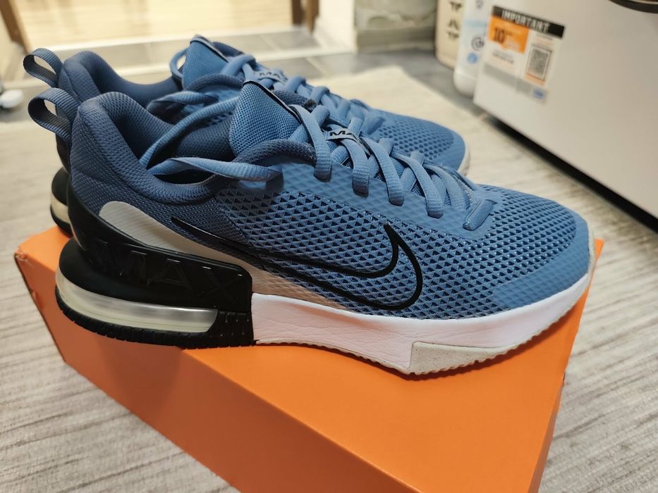 Маратонки NIKE 44номер