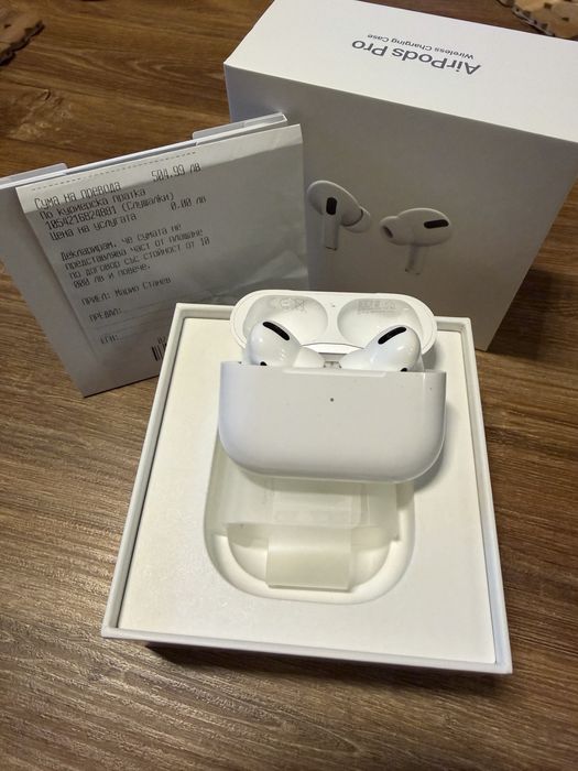 AirPods Pro with Wireless Charging Case
