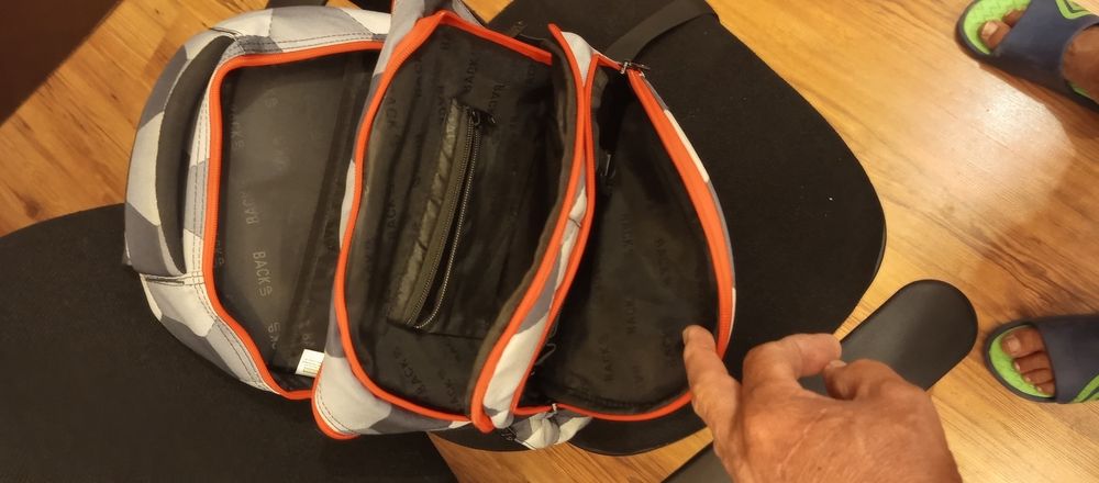 ученическа раница много малко използвана,здрава,дебела