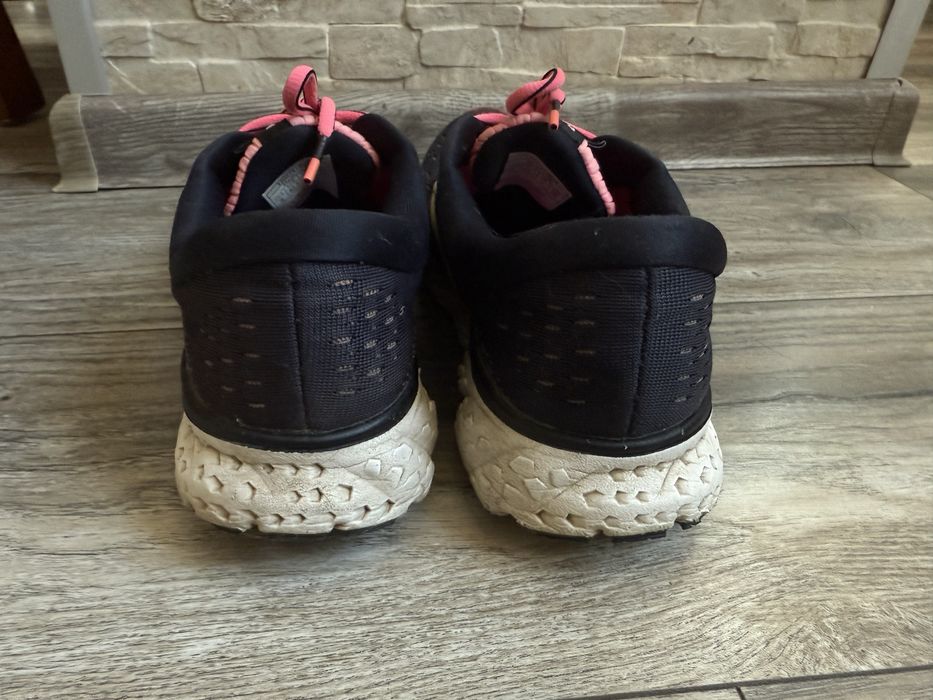 Дамски маратонки Brooks