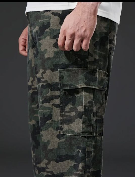 Камуфляжные джинсы.