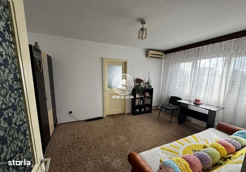 Apartament 3 camere de vanzare, Podu Ros