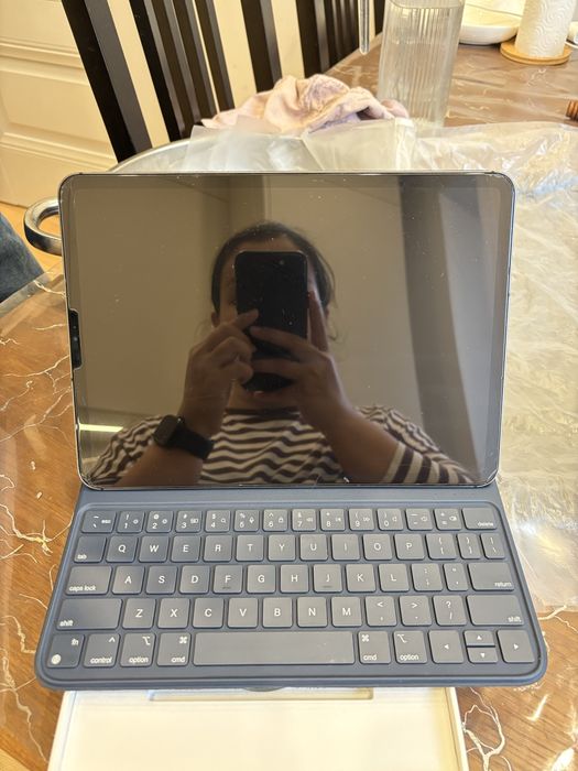 iPad Pro 1тб с клавиатурой и чехлом