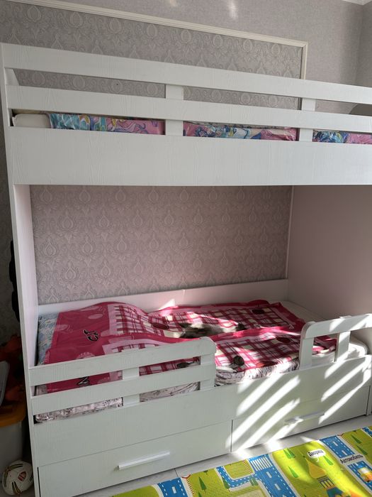 Двухьярусная кровать