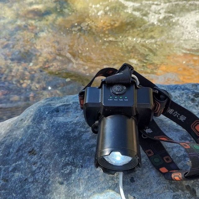 Фонарь налобный высокого качества.