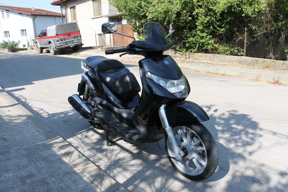 Скутер Piaggio Beverli 400ie Tourer
