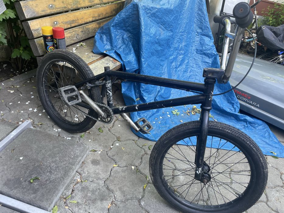 Vand sau schimb bicicleta bmx cu roti salt