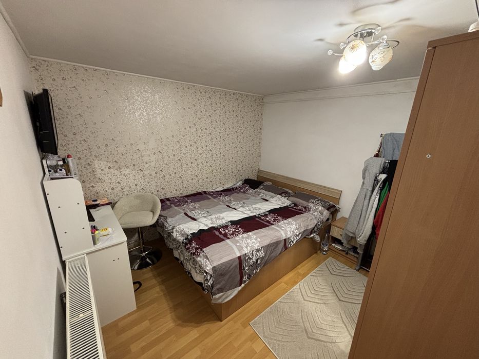 De vânzare 1\2 din casă