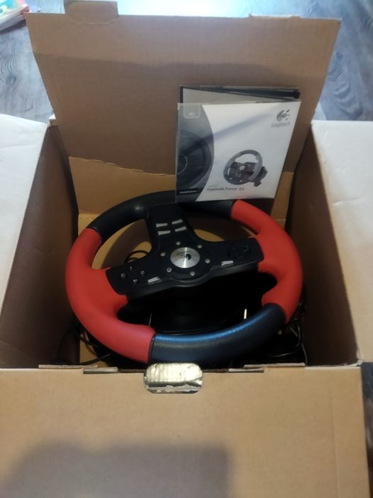 Руль с педалями.