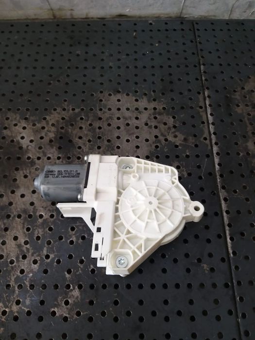 Motoras macara stanga spate skoda superb 2 3t facelift 8k0959811a 1036919814200