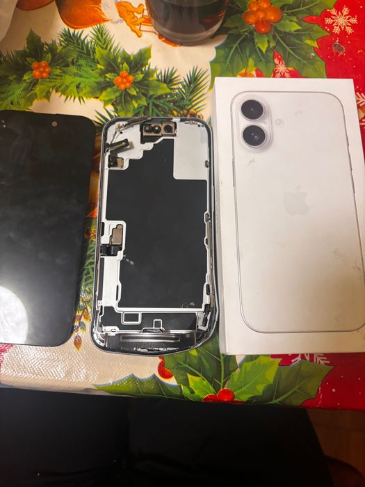 Vând placă de bază și baterie iPhone 16