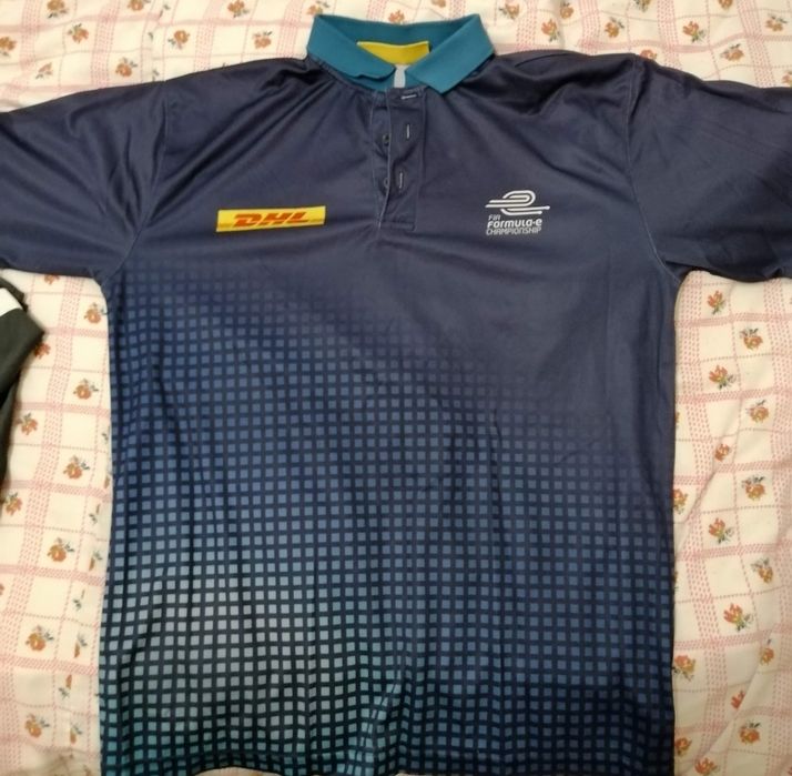 Tricou Polo Oficial FIA Formula E Championship x DHL – Ediție de Colecție