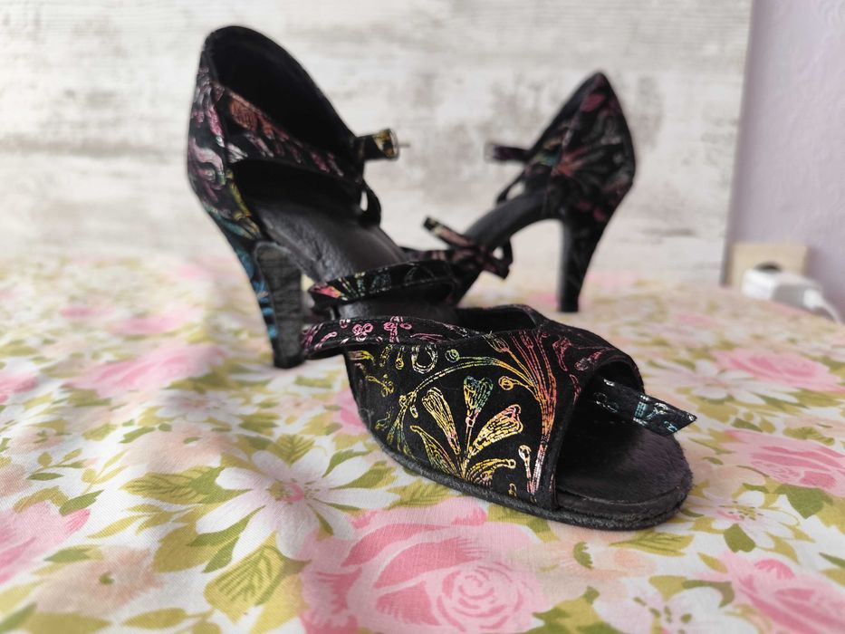 Обувки за салса и бачата