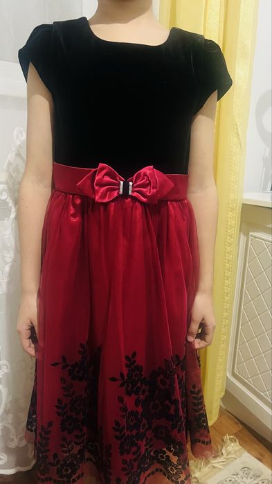 Продам нарядной платье для девочке