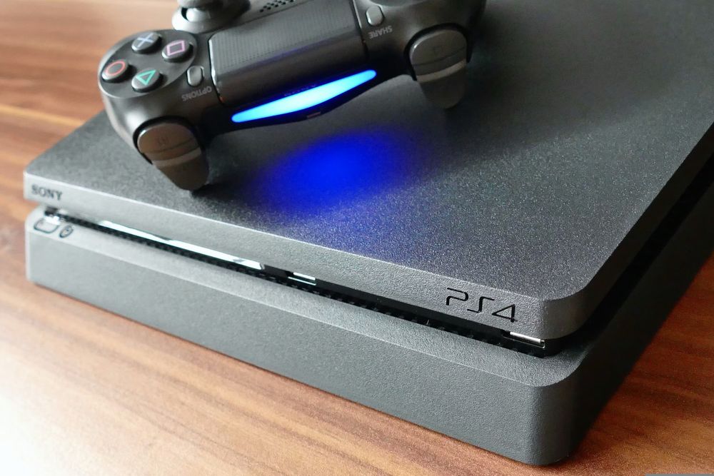 PlayStation 4 512GB + 4 upu подарьк