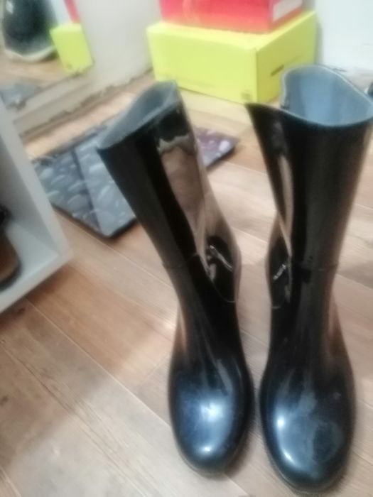 Продам резиновые сапоги