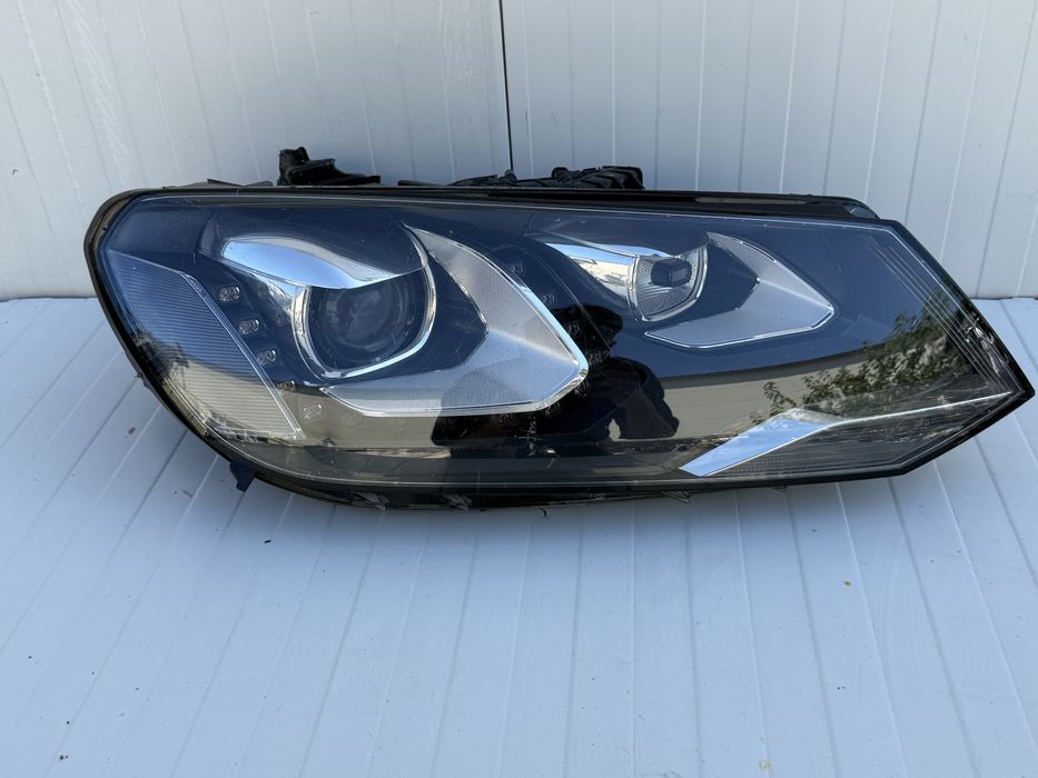 Far dreapta VW Touareg bi-xenon adaptiv original Cod 7P1941034