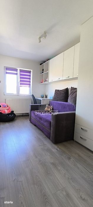 Apartament 3 camere de vanzare Brates
