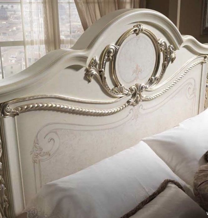 Продам двуспальную кровать с матрасом