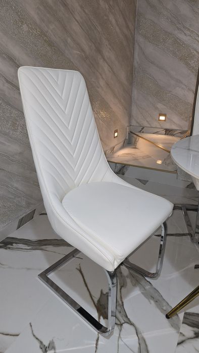 Scaune noi Mobexpert