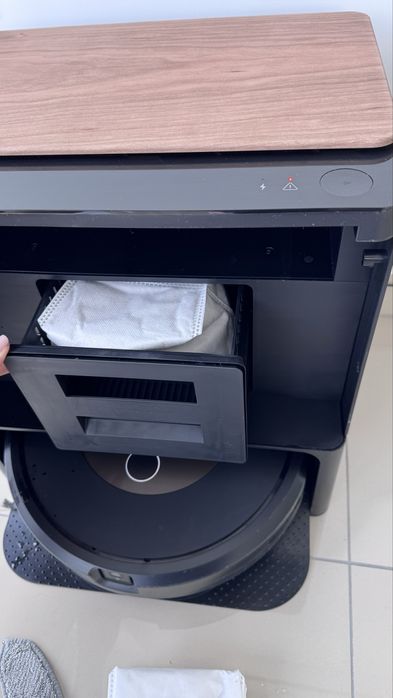 iRobot Roomba Combo j9+ Auto-Fill Clean Base, aspirare + mop, model premium, stare foarte bună