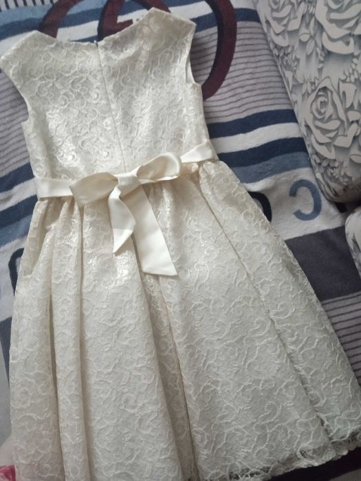 Продам платья на 9- 10лет.