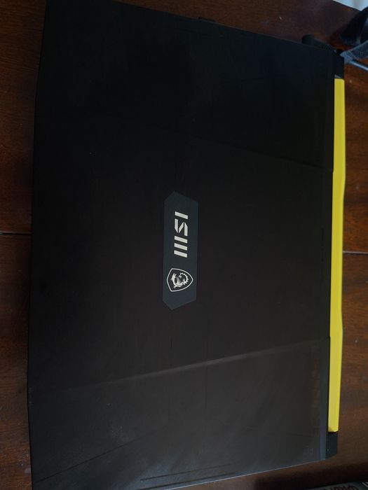 MSI Crosshair 15 B12UEZ