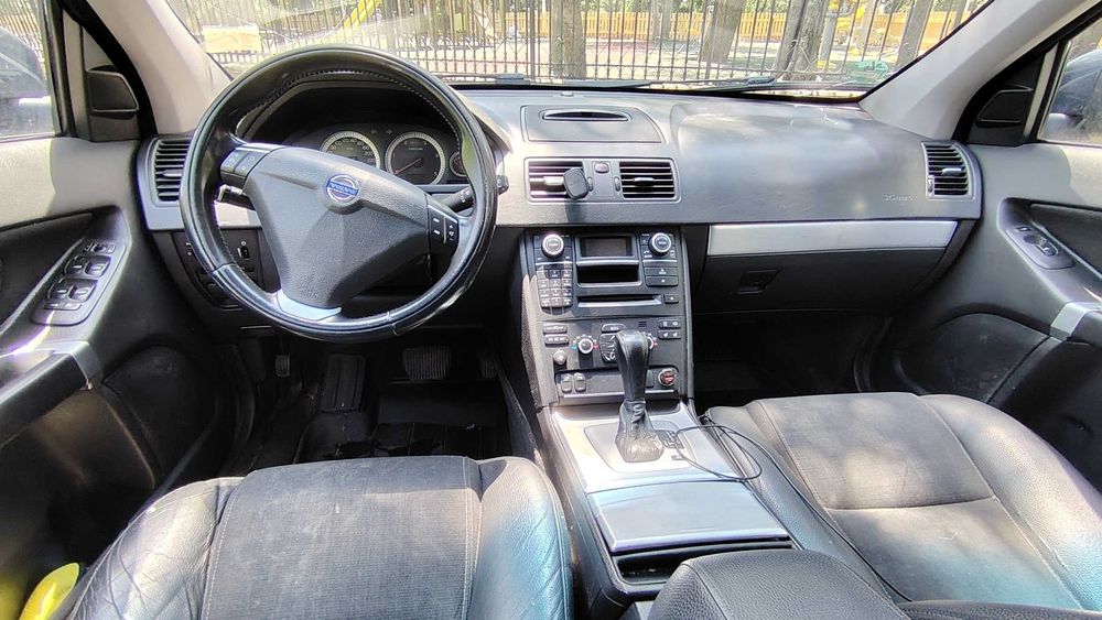 Vand Volvo XC90, 2013, 2.4 TDI, 7 locuri- starea tehnica excelentă.