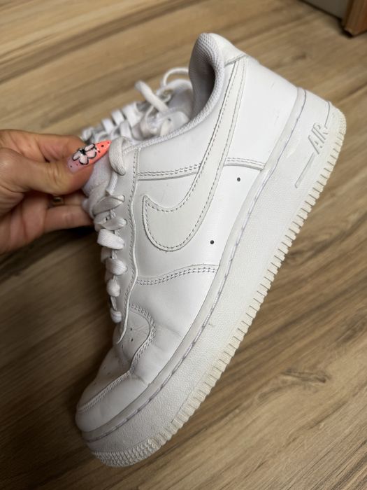 Оригинални бели кожени кецове Nike Air Force 1 ! 39 н