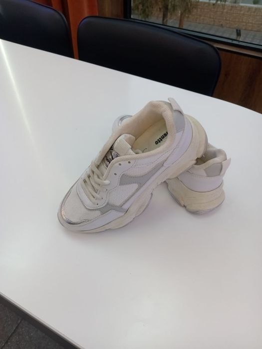 Женские кроссовка за 150000 сум