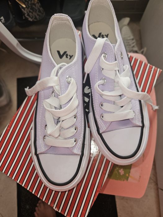 Vand adidasi ca noi, Deichman, gen Converse, marimea 36