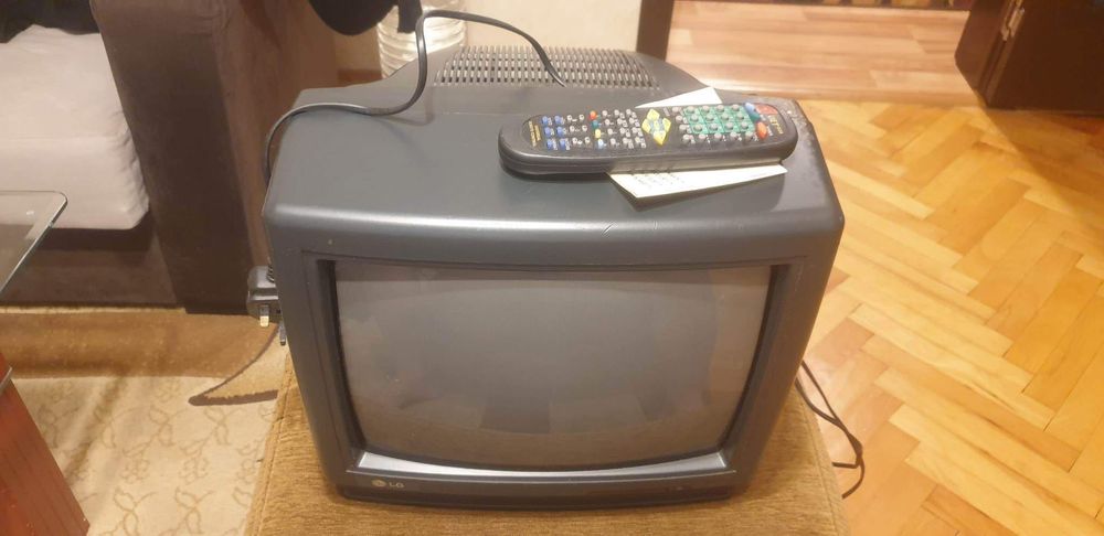 Телевизор малък  LG