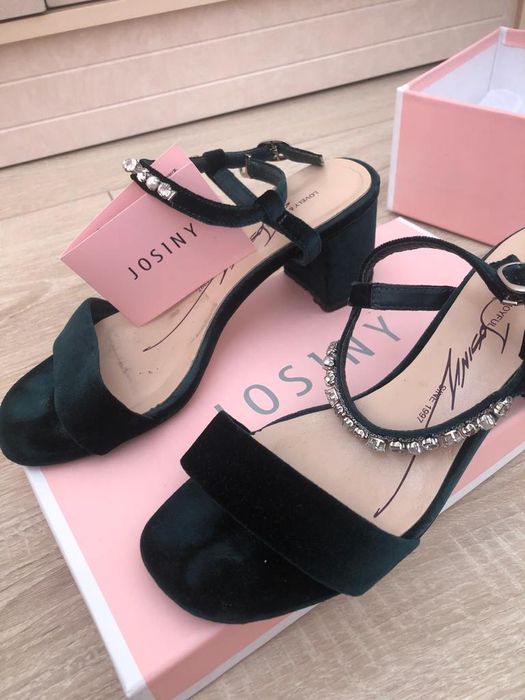 Босоножки  и стильные шлепки