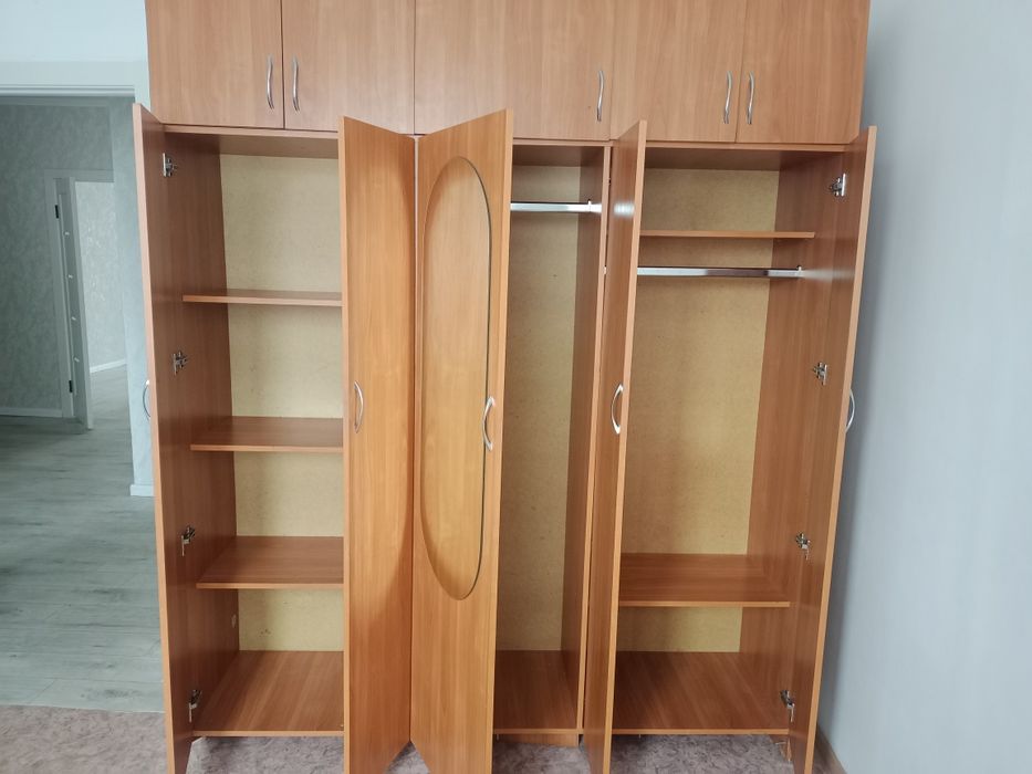 Продам      шкаф