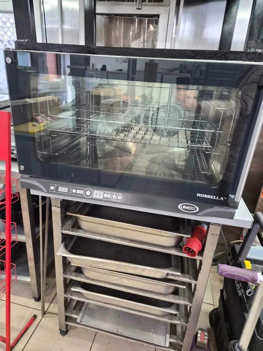 Професионална конвекционна фурна UNOX XFT199