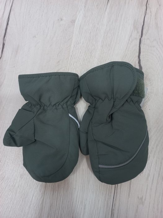 Водоотблъскващ гащеризон с допълнителни шапка, ръкавички и буйки