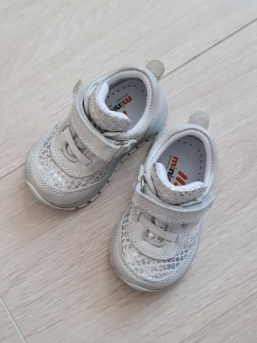 Детские кроссовки