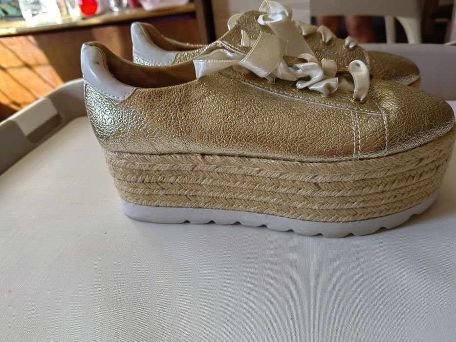 Guess златисти 38 номер