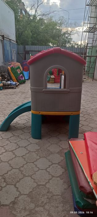 Продам б/у детский домик- горка