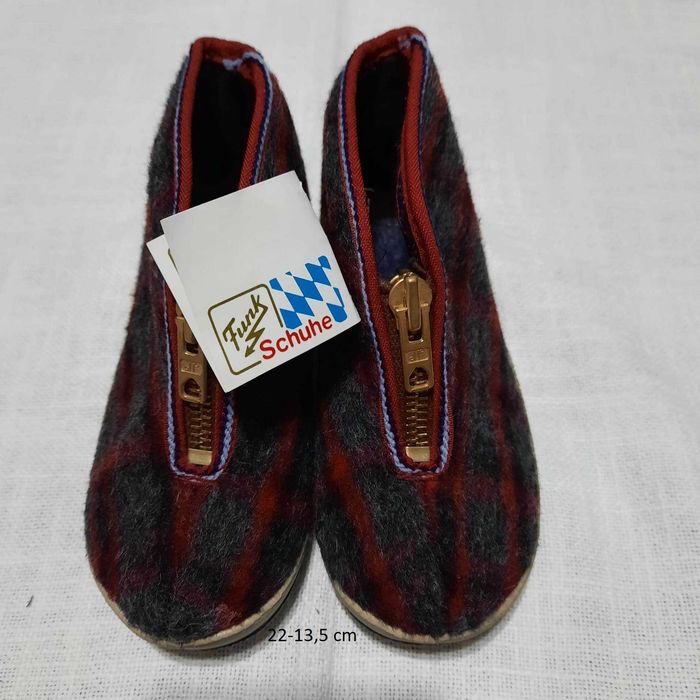 Slapi si papuci de lana pentru copii