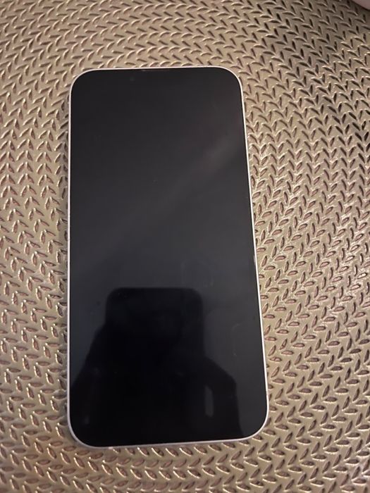 Продам срочно iPhone 13-128гб
