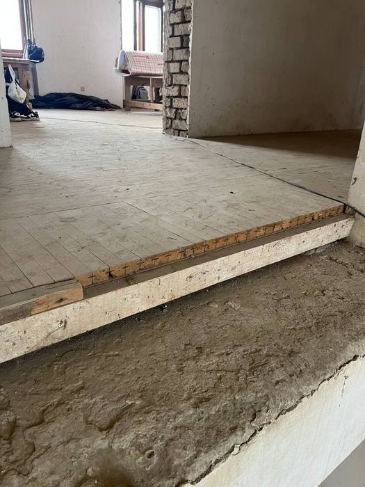 Parket bor yengi hali odam yawamagan darvoza eshik romla bor